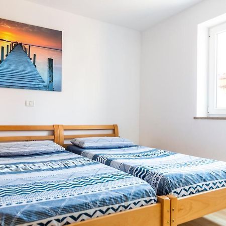 Sunny Old Town Apartment Копер Экстерьер фото