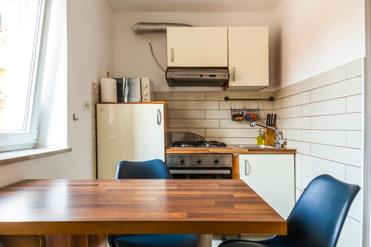 Sunny Old Town Apartment Копер Экстерьер фото