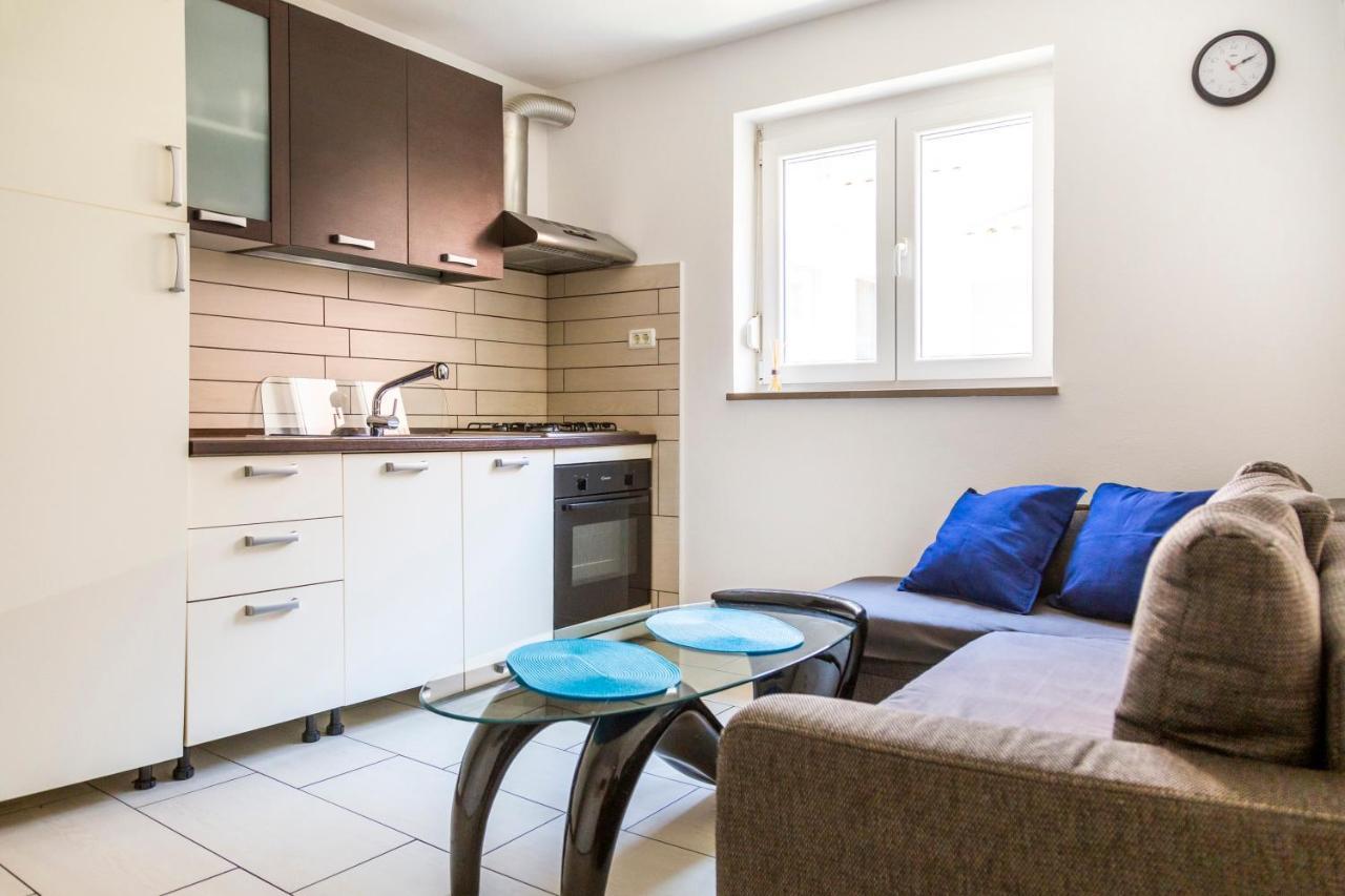 Sunny Old Town Apartment Копер Экстерьер фото