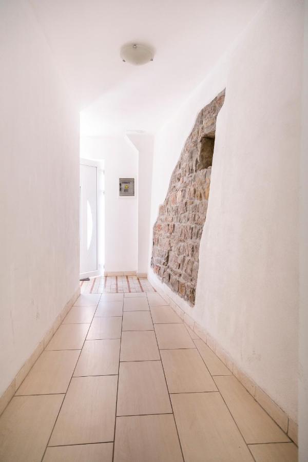Sunny Old Town Apartment Копер Экстерьер фото