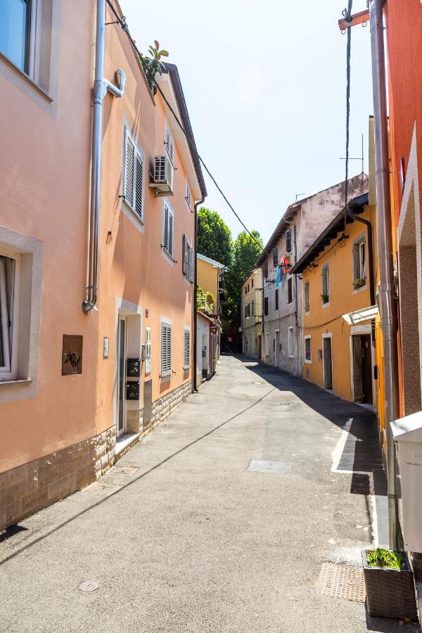 Sunny Old Town Apartment Копер Экстерьер фото