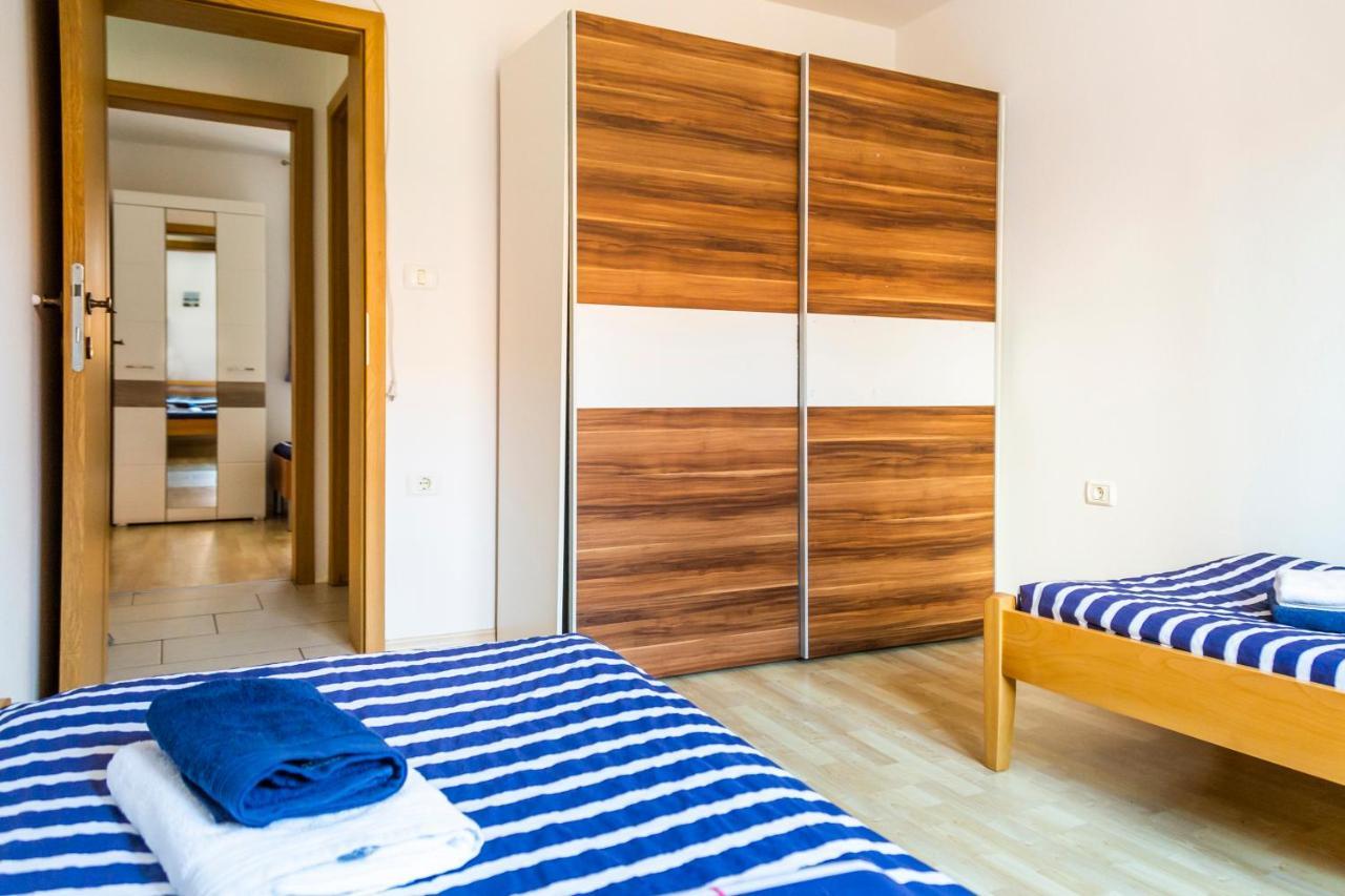 Sunny Old Town Apartment Копер Экстерьер фото