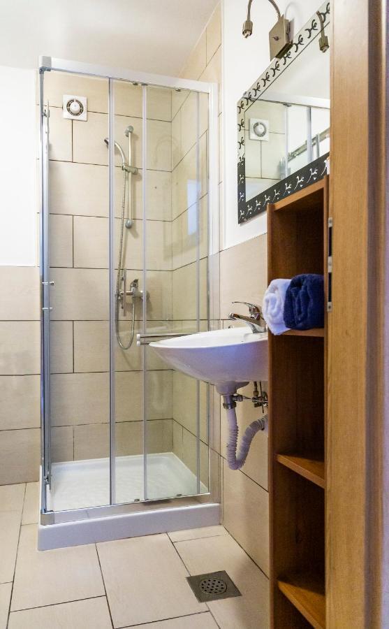 Sunny Old Town Apartment Копер Экстерьер фото