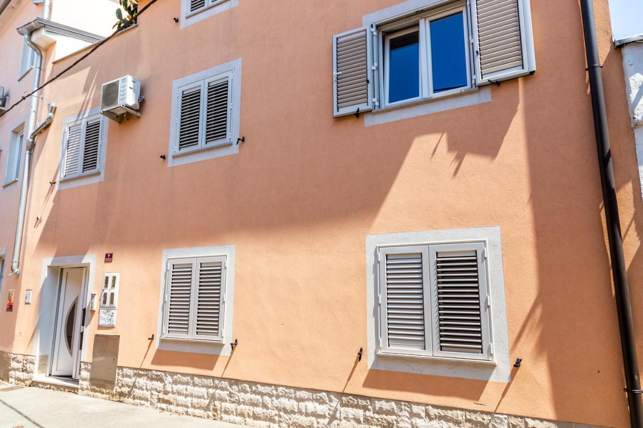 Sunny Old Town Apartment Копер Экстерьер фото